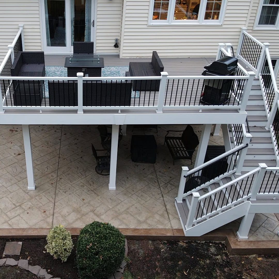Battlefield Renos deck with stairs and patio seating